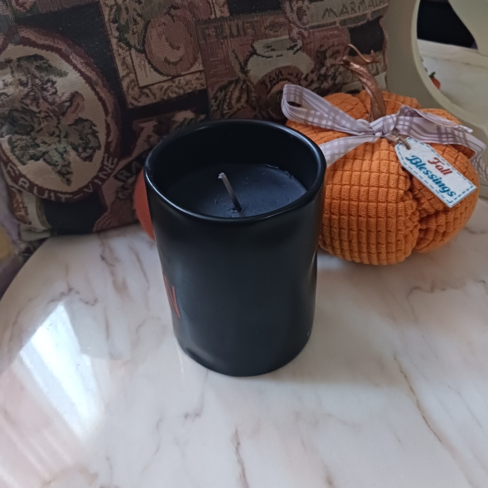 NWOT Rae Dunn Pumpkin Pie Scent Candle, Halloween Black Ceramic Jar - Picture 4 of 6